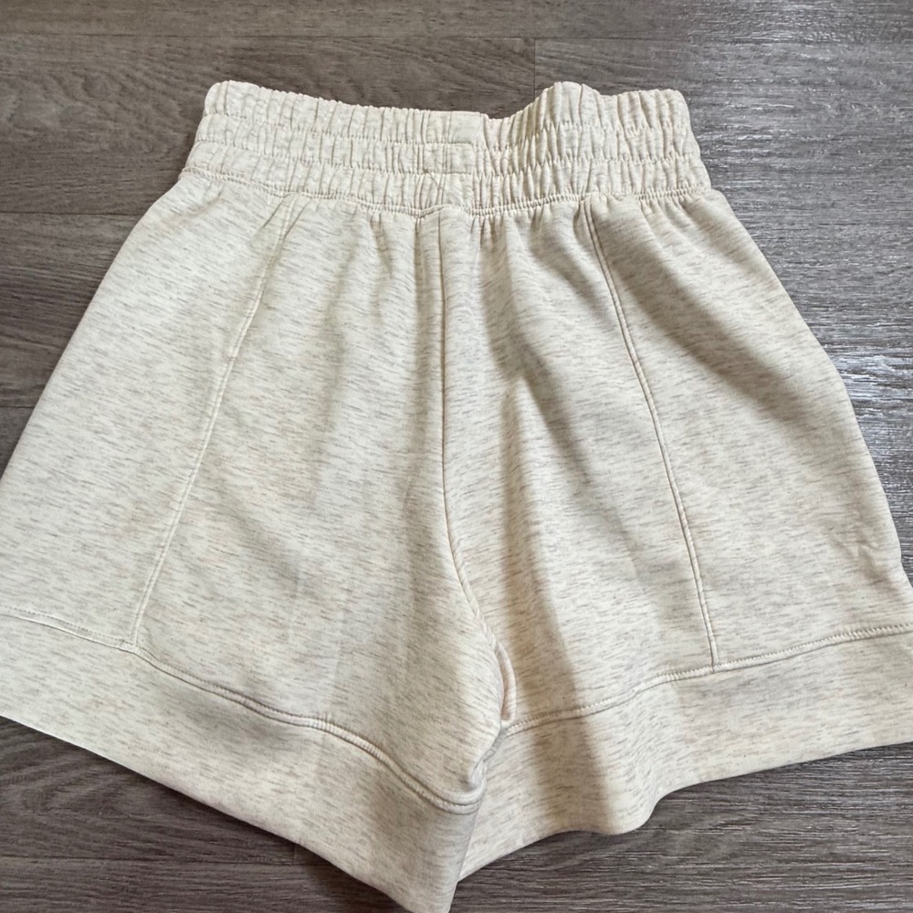 Zobha Womens High Waisted Athletic Shorts Cream Heather Smocked Waist XS NWOT - Picture 5 of 6